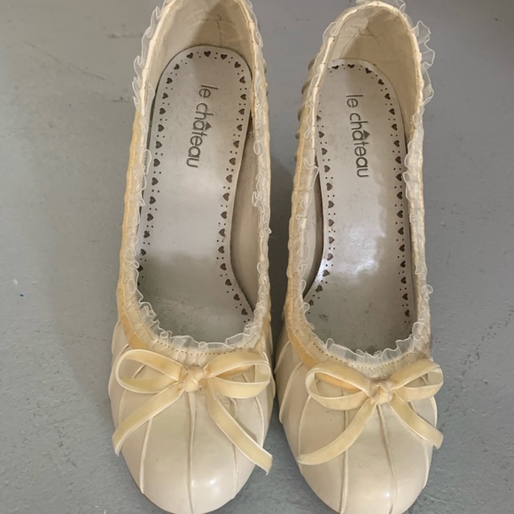 Ivory round toed high heel - Picture 2 of 3